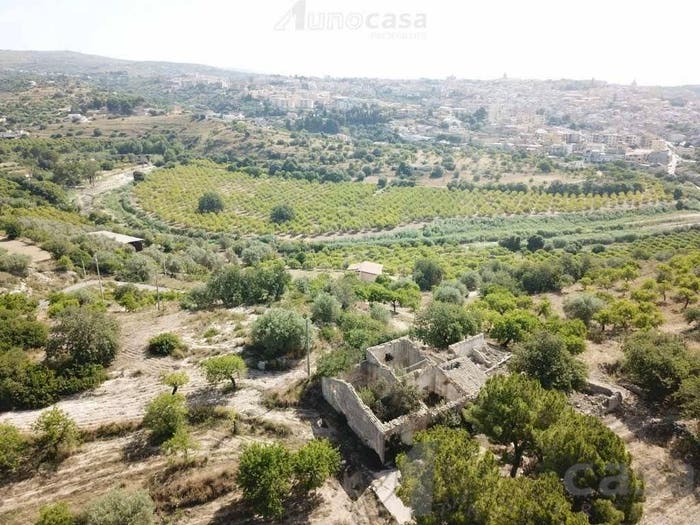 Casa con 6 locali in vendita in Noto