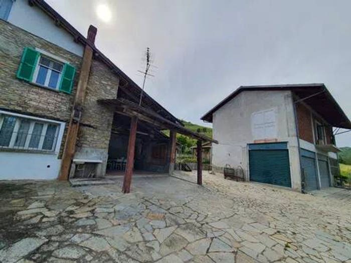 Casa con 6 locali in vendita in Monastero Bormida