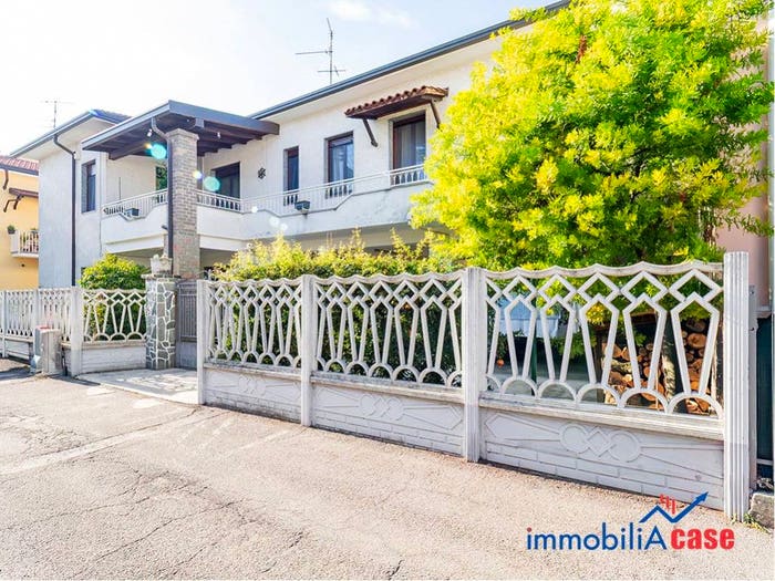 Casa con 5 locali in vendita in Via della Salute, Centro, Limbiate