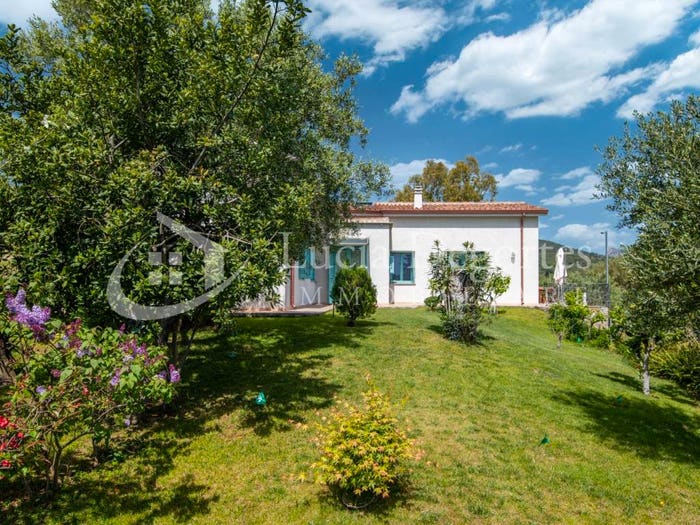 Casa con 5 locali in vendita in Strada Statale Orientale Sarda, Santa Lucia, Olbia