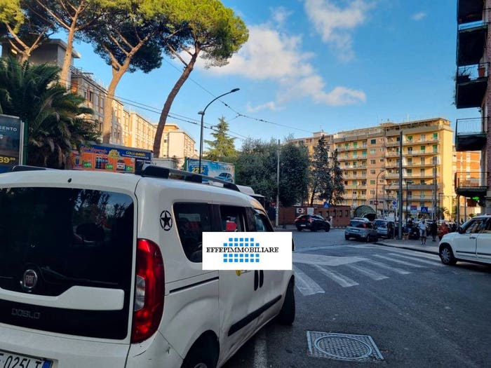 Appartamento quadrilocale in vendita in Via Antonio e Luigi Sementini, Rione Alto, Napoli