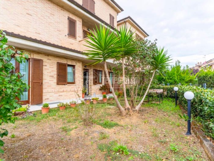 Appartamento trilocale in vendita in Via Flli Cervi, Borgo Stazione, Montecosaro