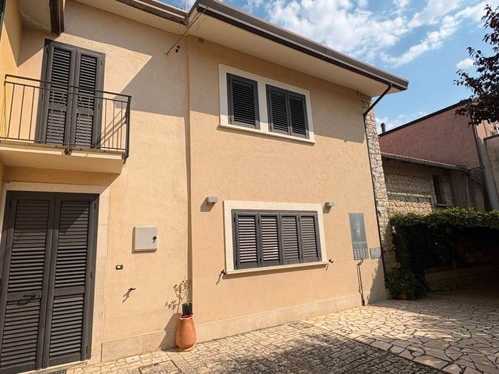 Casa con 6 locali in vendita in Via Fuoco, Pietrelcina