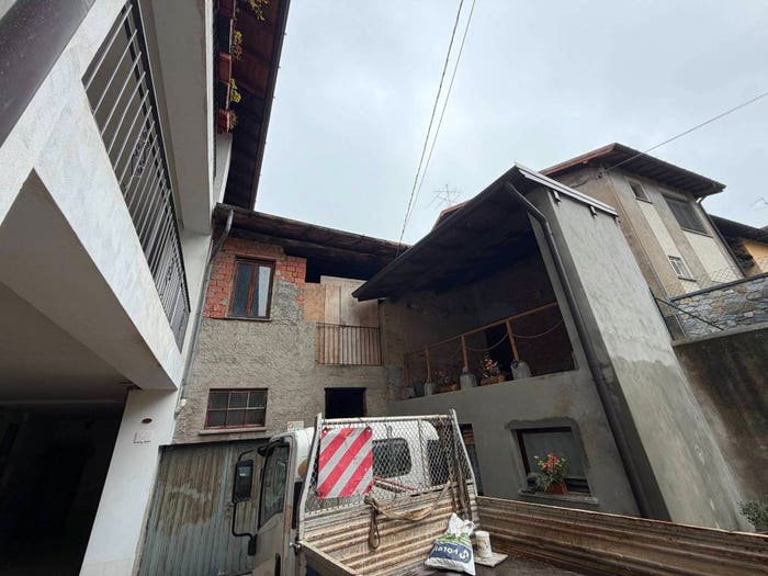 Casa quadrilocale in vendita in Via Abate Broggi, Centro, Cantello