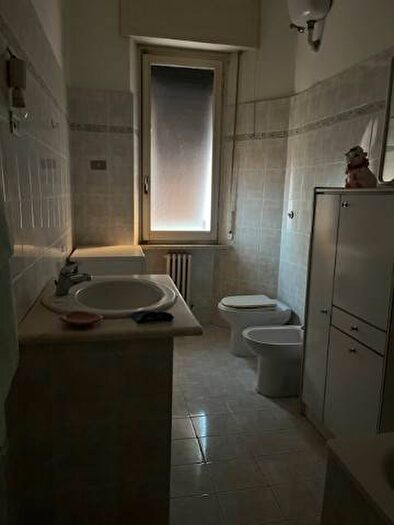Appartamento con 5 locali in vendita in Via Trieste, Adriatico, Ancona