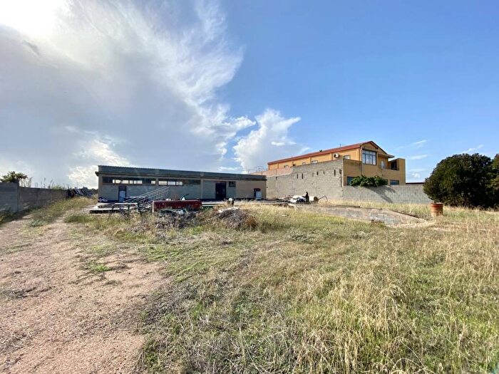 Casa monolocale in vendita in Via Circonvallazione, Centro, Maracalagonis