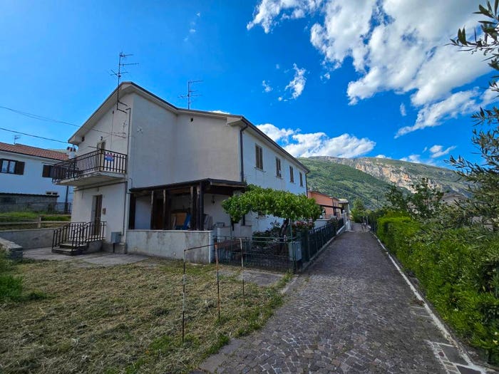 Appartamento con 5 locali in vendita in Via Giuseppe Verdi, Lettopalena