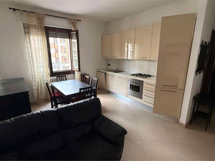 Appartamento bilocale in affitto in via Piacnza, Porta Romana Medaglie d'Oro, Milano