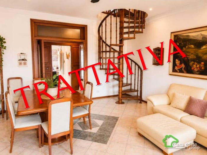 Casa quadrilocale in vendita in Via Bordighera, Famagosta, Milano