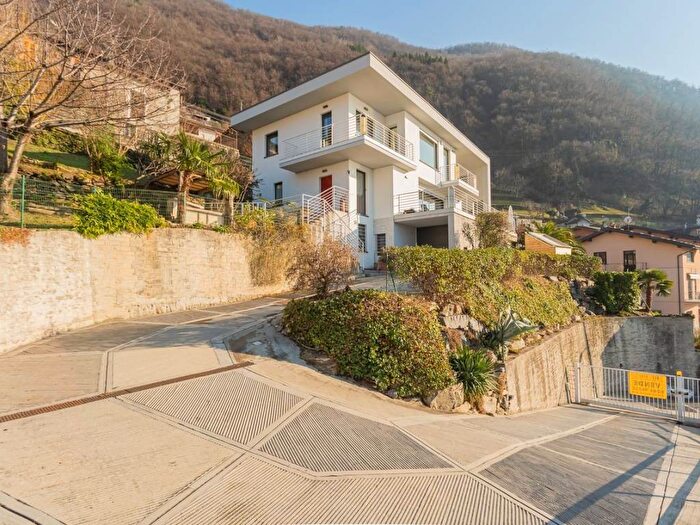 Casa con 6 locali in vendita in SP, Colico Piano, Colico