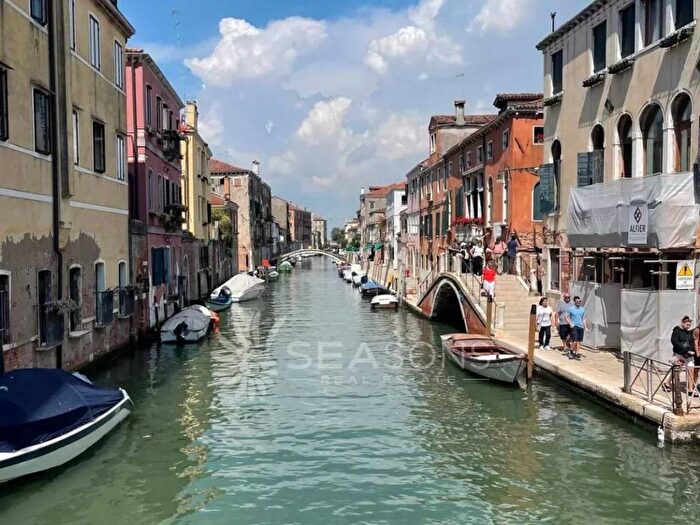 Appartamento trilocale in vendita in Guglie San Leonardo, Venezia