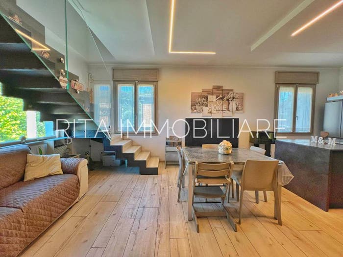 Appartamento con 5 locali in vendita in Via della Costituzione, Centro, Castelvetro di Modena