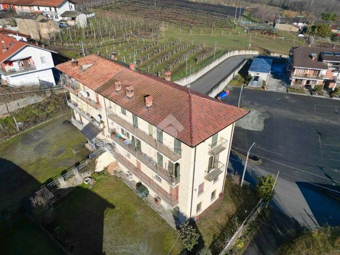 Appartamento trilocale in vendita in Via Madonna Occa, Occa, Envie