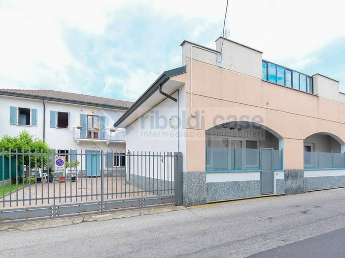 Casa con 5 locali in vendita in via Lombardia, Cabiate