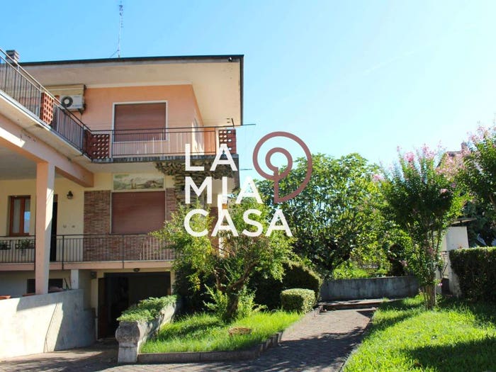 Casa con 6 locali in vendita in Via Famiglia Sartori, Centro, Pieve di Soligo