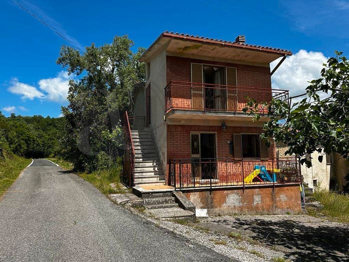 Casa con 5 locali in vendita in Via Valle, Santopadre
