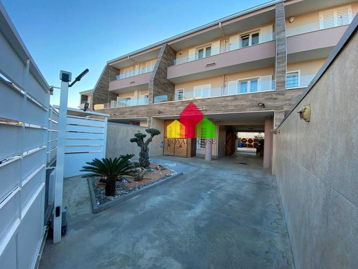 Casa con 5 locali in vendita in Via della Repubblica, Parete