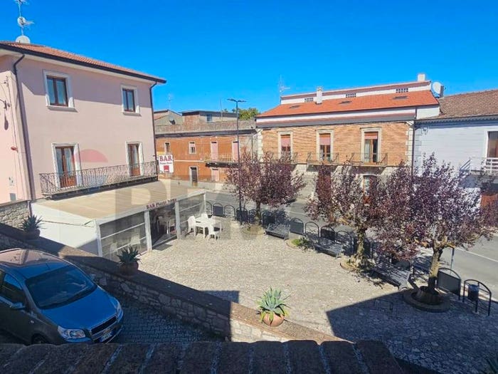 Casa con 6 locali in vendita in Campolattaro