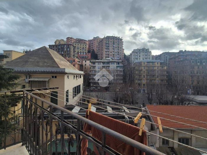 Appartamento quadrilocale in vendita in Via Monticelli, Marassi, Genova