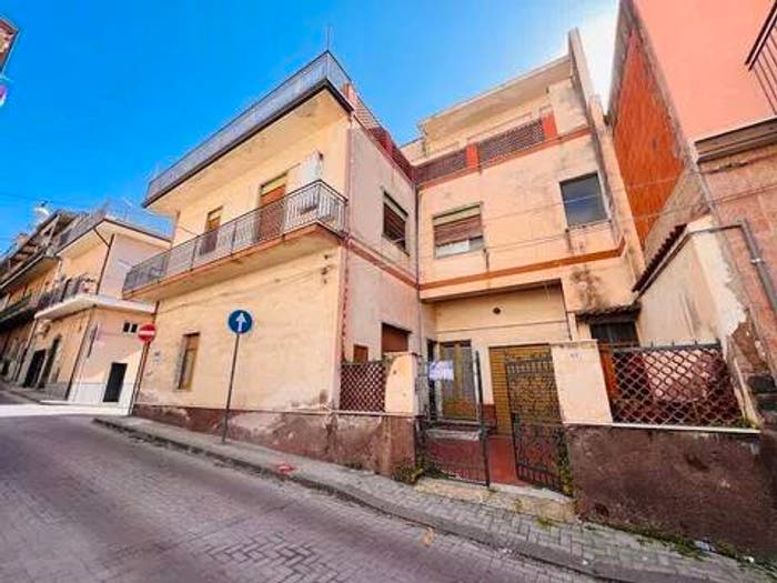 Casa con 6 locali in vendita in Via Petronio No Number, Biancavilla