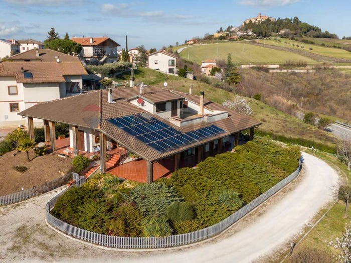 Casa con 6 locali in vendita in Frazione Piticchio, Arcevia