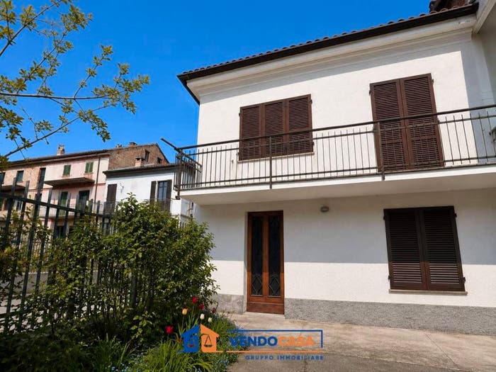 Casa quadrilocale in vendita in Via Guglielmo Marconi, Castelnuovo Belbo