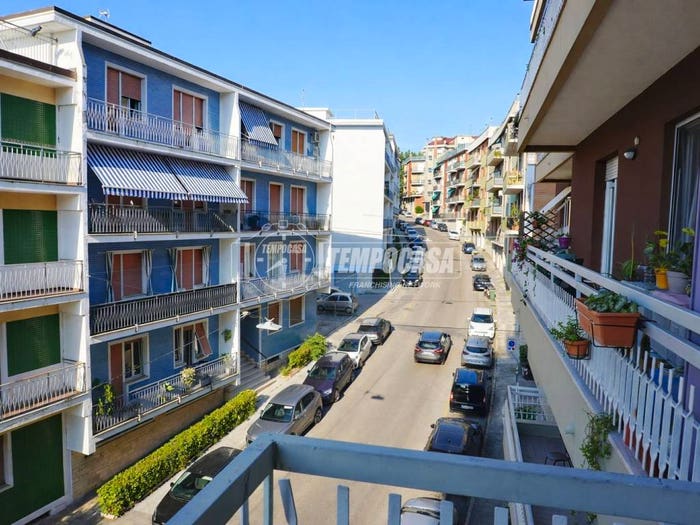 Appartamento quadrilocale in vendita in Via Beniamino Gigli, Le Grazie, Ancona