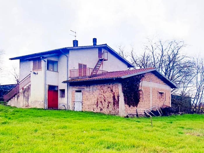 Casa con 6 locali in vendita in Strada Torre Alfina SNC, Acquapendente
