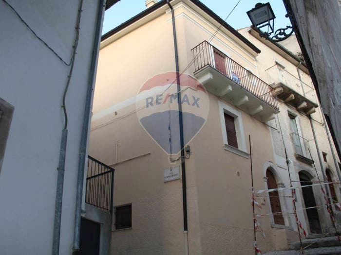 Casa trilocale in vendita in Via Duca Degli Abruzzi, Centro, Caramanico Terme