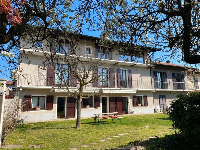 Casa con 6 locali in vendita in Via Selvigia, Centro, Varallo Pombia