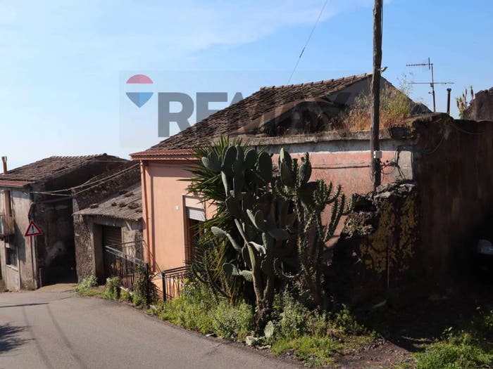 Casa con 6 locali in vendita in Via Civì, Fiumefreddo di Sicilia