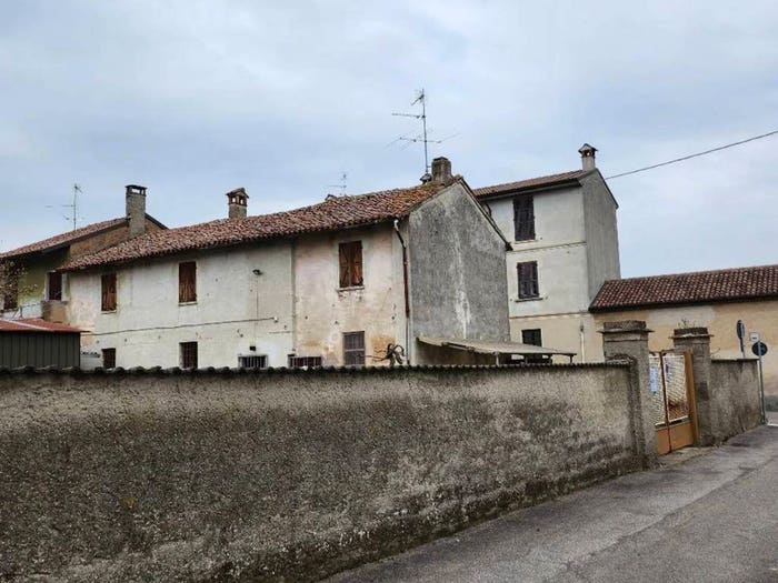 Casa con 6 locali in vendita in Via Cavour SNC, Azzanello