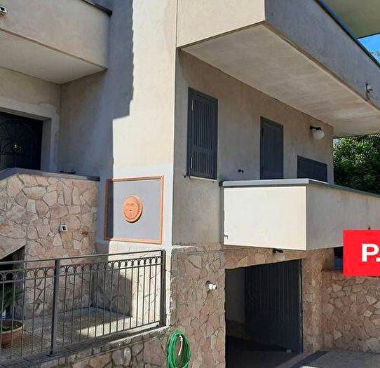 Casa con 5 locali in vendita in Casapulla