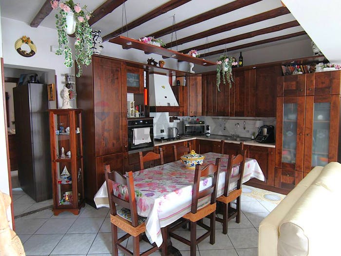 Appartamento con 5 locali in vendita in VIA XXIV MAGGIO, Besano