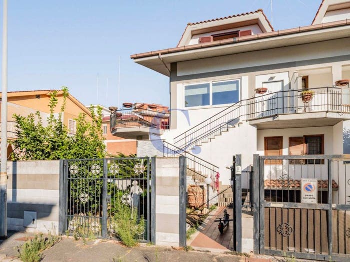 Appartamento con 5 locali in vendita in Via Cristoforo Colombo, Zona Domitilla, Ladispoli