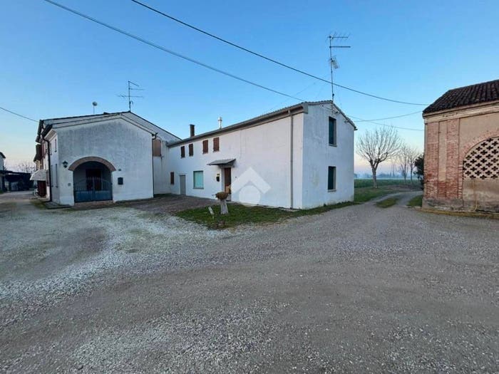 Casa con 6 locali in vendita in Via Gulli Comandante, Roncoferraro