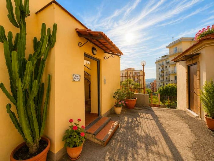Casa quadrilocale in vendita in via Alessandro Manzoni, Fuorigrotta, Napoli