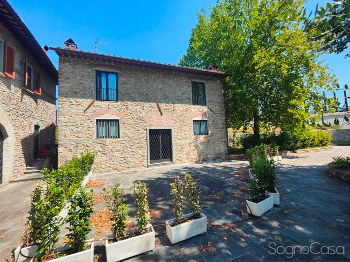 Casa con 6 locali in vendita in via Chiantigiana, Grassina, Bagno a Ripoli
