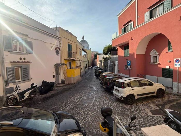 Appartamento bilocale in vendita in Via Camillo Benso di Cavour, Procida