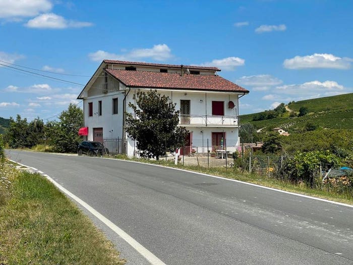 Casa con 6 locali in vendita in Località Tinella, Neviglie