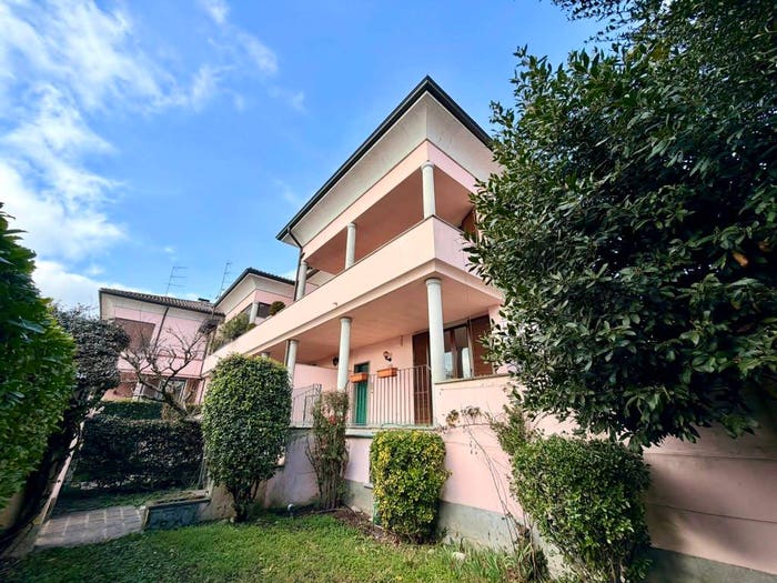 Casa con 6 locali in vendita in Via Giacomo Leopardi, Centro, Basiglio