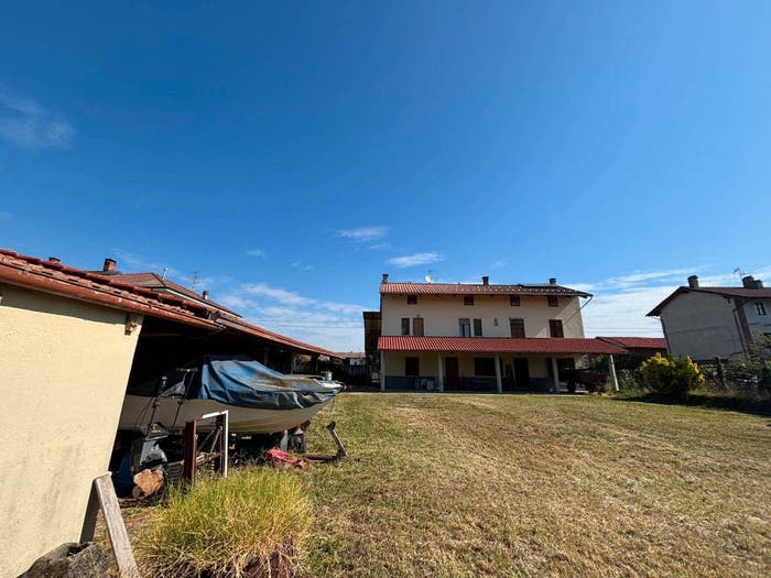 Casa con 6 locali in vendita in Via Santhià, Madonna, Alice Castello