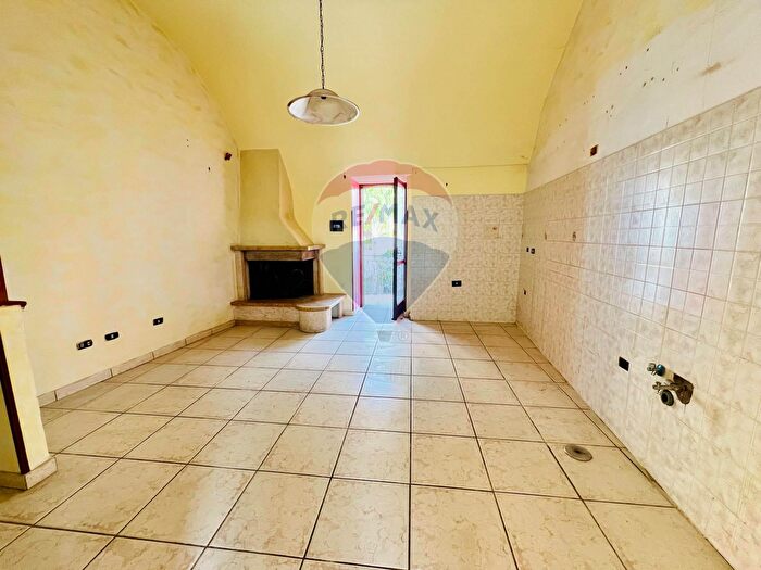 Casa con 6 locali in vendita in Via Papi, Santa Maria A Vico