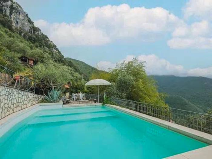 Casa con 6 locali in vendita in Camaiore Paese, Camaiore