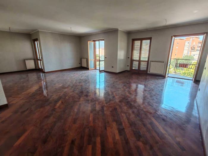 Appartamento con 5 locali in vendita in Via Raffaele Delcogliano, Mulini Porta Rufina, Benevento