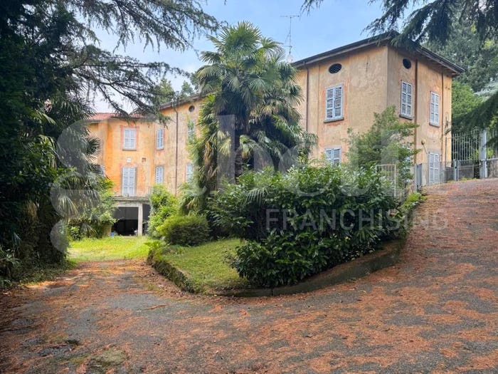 Casa in vendita in Ello