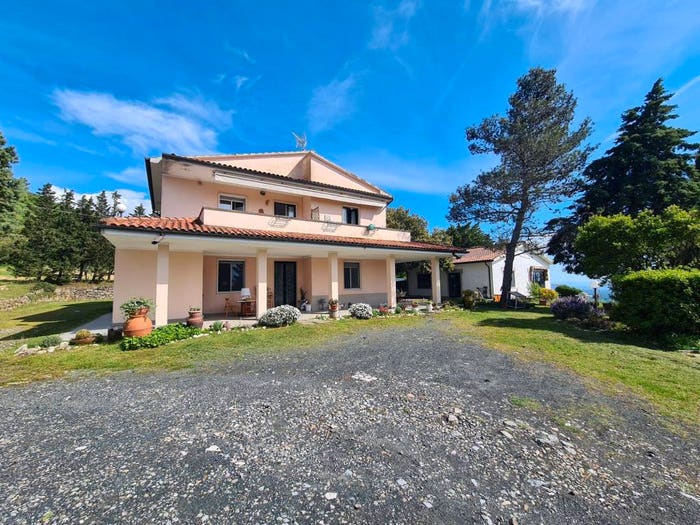 Casa con 6 locali in vendita in Via del Commercio, Castellina Marittima