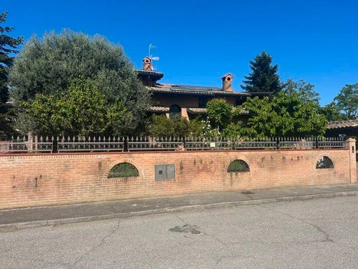 Casa con 6 locali in vendita in Via Roberto Rossellini, Centro, Casalgrande
