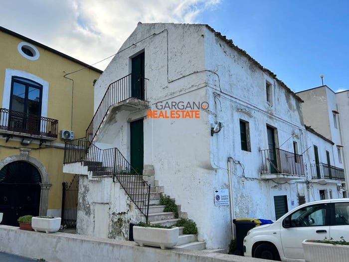 Casa trilocale in vendita in Via Scalo Marittimo, Rodi Garganico