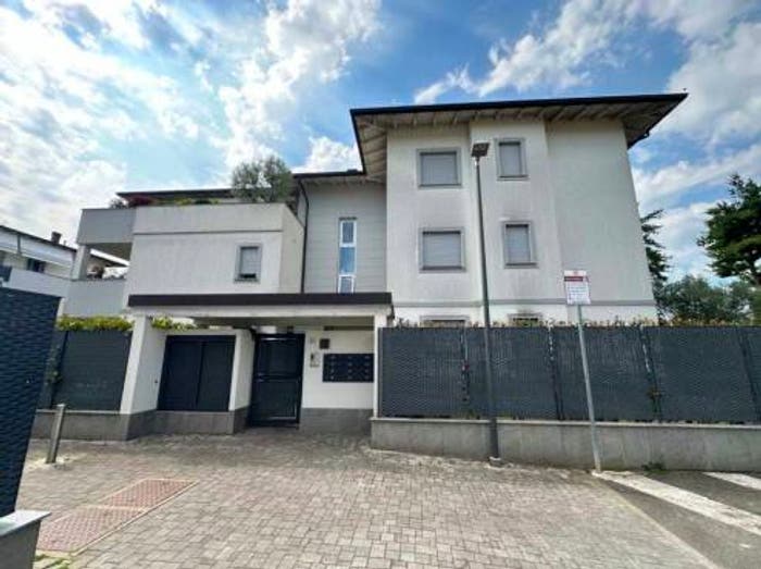 Appartamento trilocale in vendita in Piazza Caduti per la Patria, Passirana Biringhello, Rho